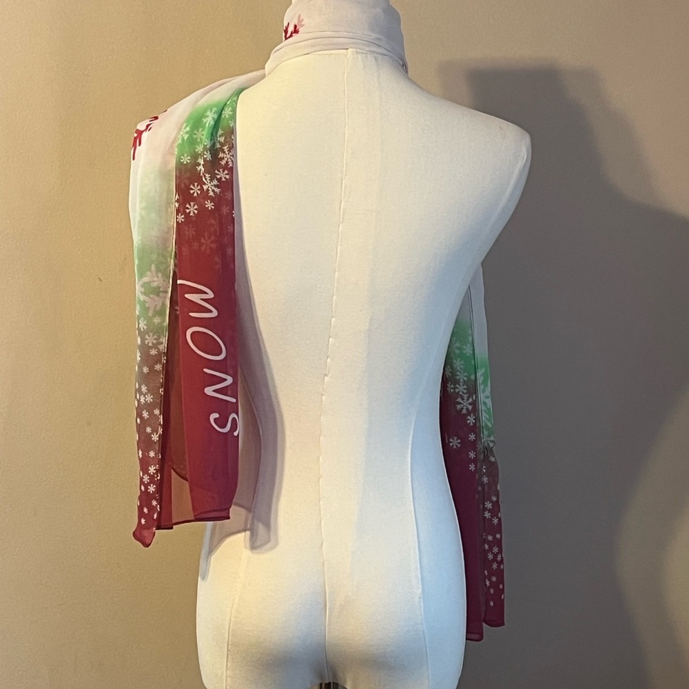 Snowflake Gradient Scarf - Picture 7 of 16